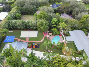 Spacious 8BR with Guesthouse, Pool & Tons of Games